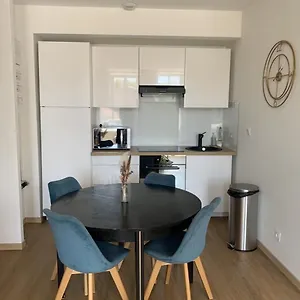 https://hotel-de-la-poste-coudes.hotels-rhonealpes.com